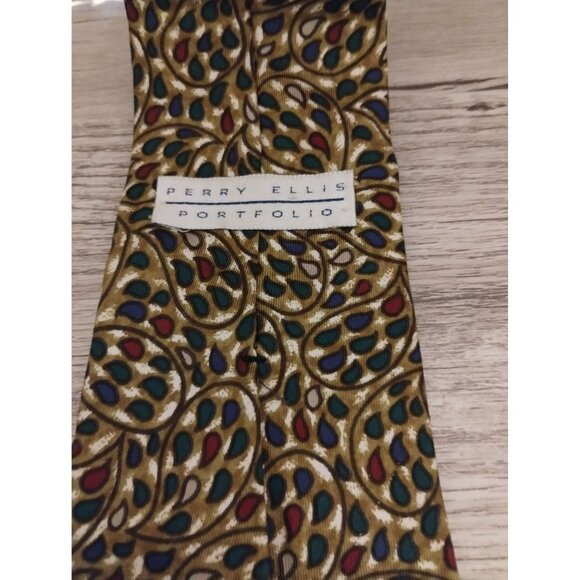 Perry Ellis Portfolio Italian Silk Tie 55" Gold With Multicolor Paisley Pattern - Picture 3 of 3